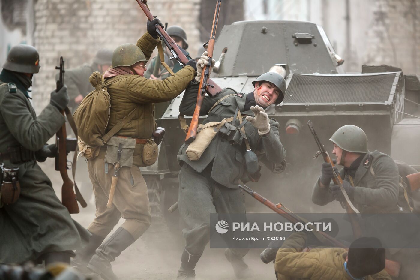 2 мировая русские. Реконструкция битвы за Сталинград. Битва за Сталинград реконструкция боя. Реконструкция боевых сражений.