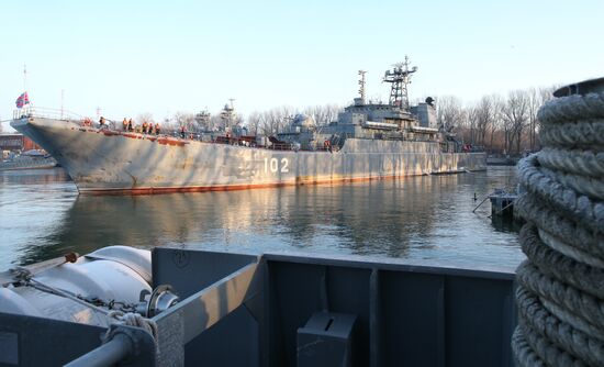 Большой десантный корабль "Калининград" вернулся в военную гавань Балтийска