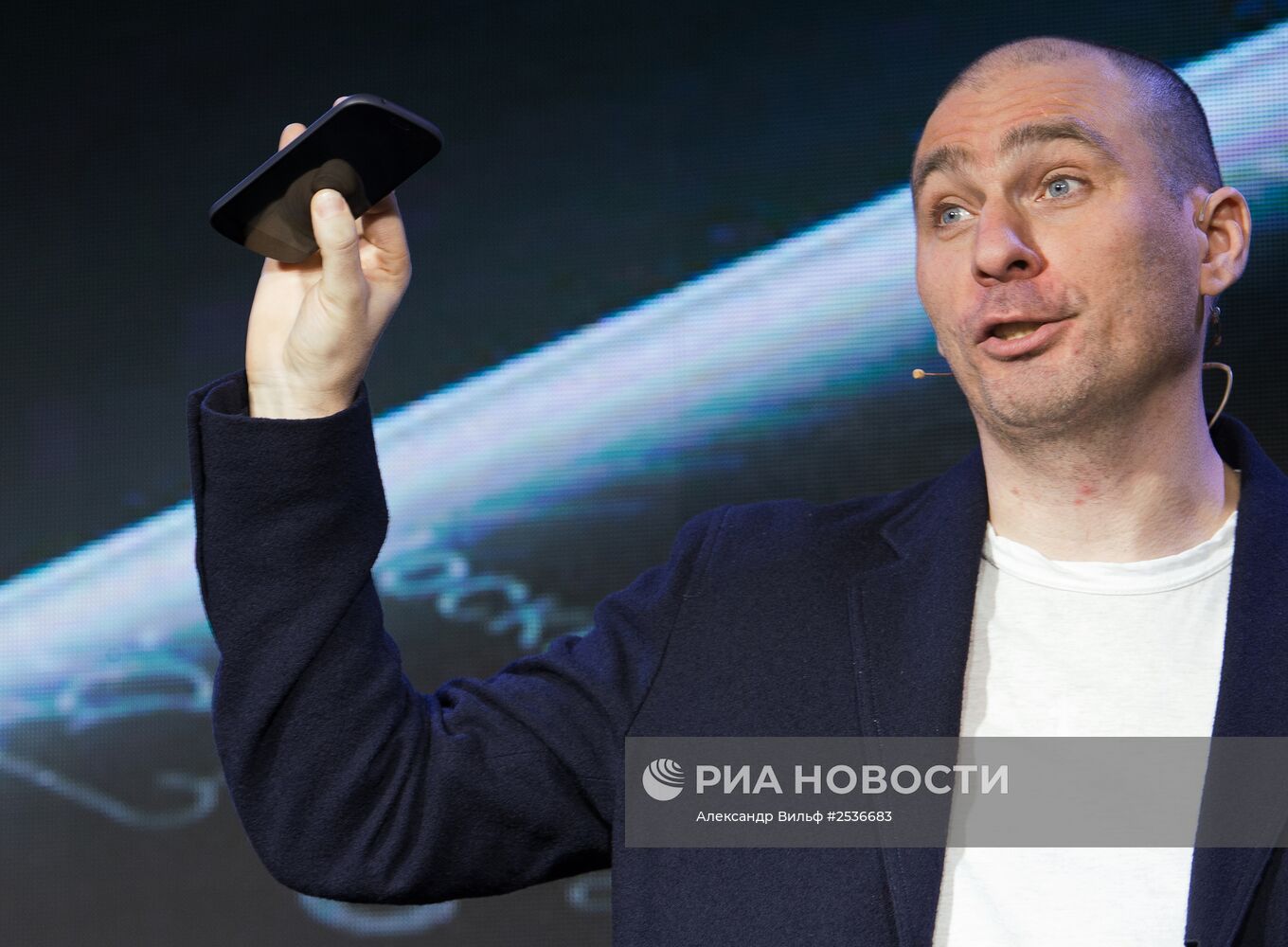 Презентация смартфона YotaPhone 2 в России