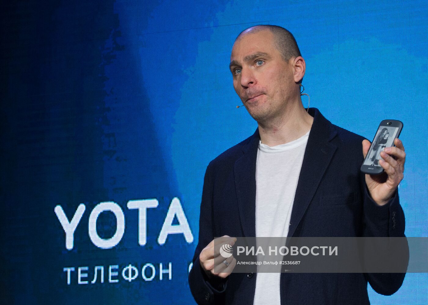 Презентация смартфона YotaPhone 2 в России
