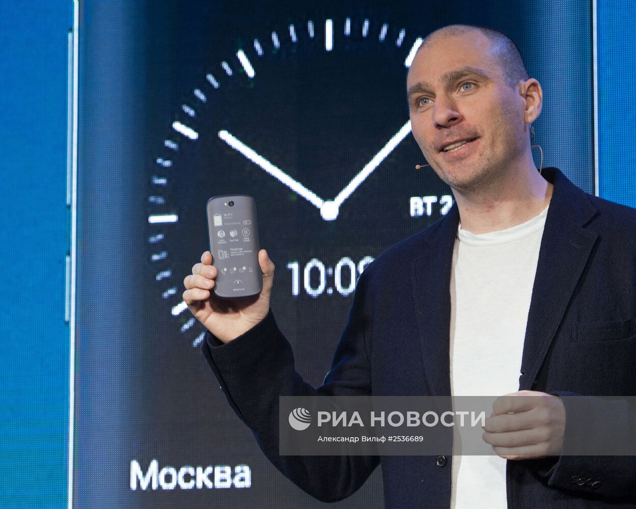 Презентация смартфона YotaPhone 2 в России