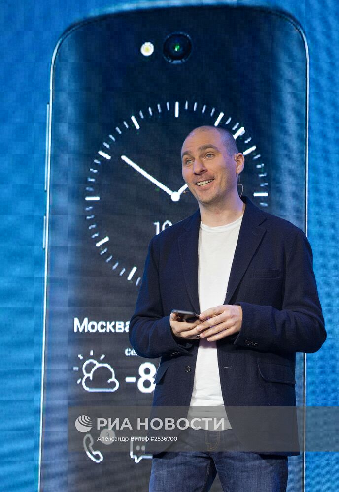 Презентация смартфона YotaPhone 2 в России