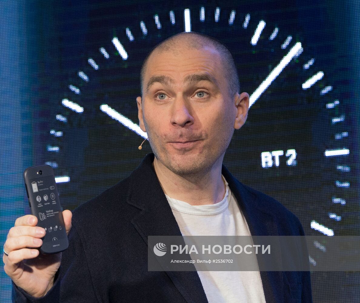 Презентация смартфона YotaPhone 2 в России