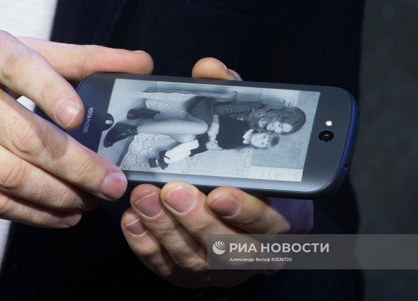 Презентация смартфона YotaPhone 2 в России
