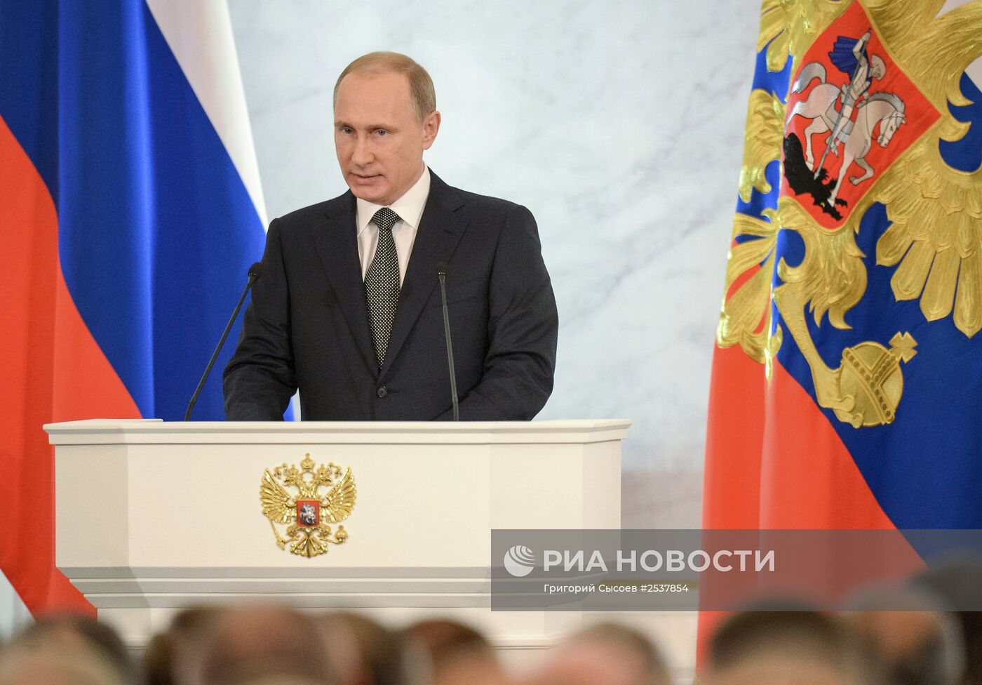 Обращение президента РФ В.Путина с ежегодным посланием к Федеральному Собранию