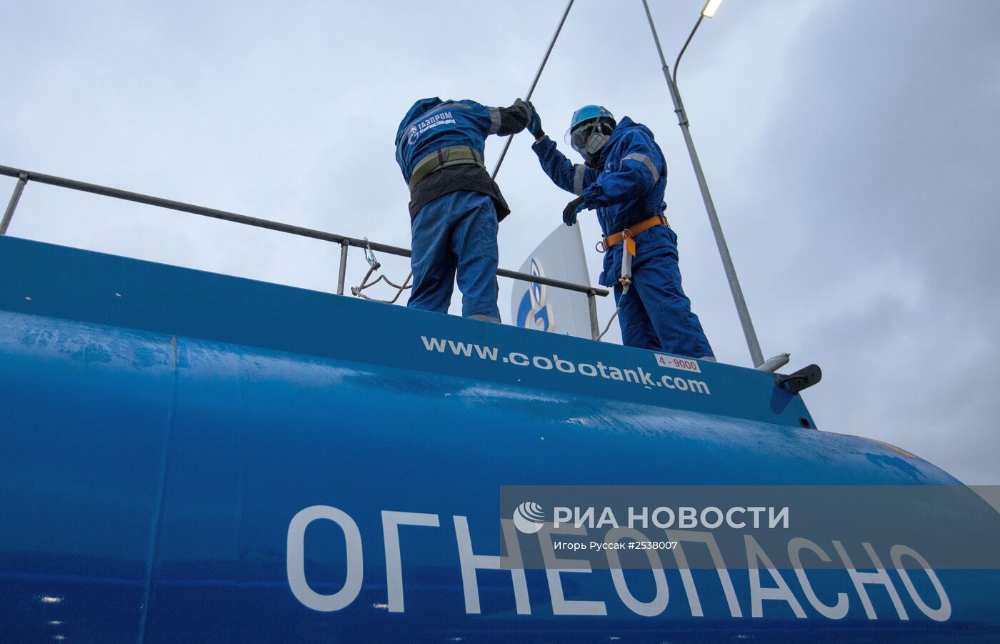 Работа заправочной станции "Газпромнефть" в Санкт-Петербурге