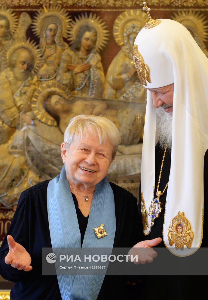 Патриарх Кирилл наградил композитора А.Пахмутову орденом княгини Ольги