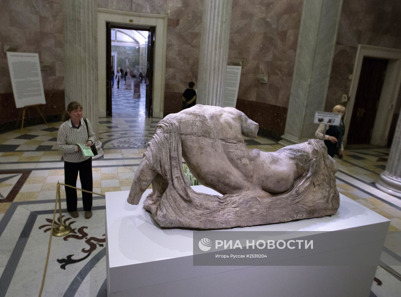 В Эрмитаже впервые выставили статую речного бога Илисса из Парфенона