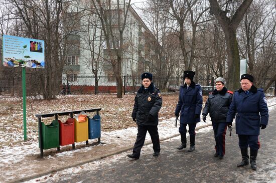 Первое дежурство казачьего патруля в московском парке Кузьминки