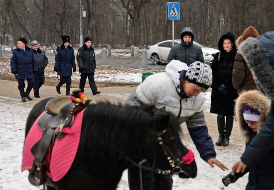 Первое дежурство казачьего патруля в московском парке Кузьминки