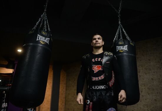 Бокс. Тренировка участников шоу "The real boxing"