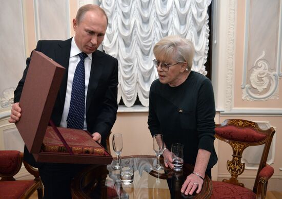 Рабочая поездка В.Путина в Северо-Западный федеральный округ