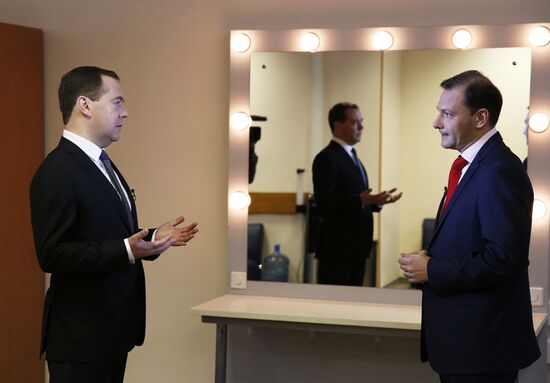 Интервью Д.Медведева российским телеканалам