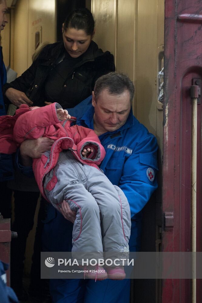 Елизавета Глинка привезла группу тяжелобольных детей из Донецка в Москву