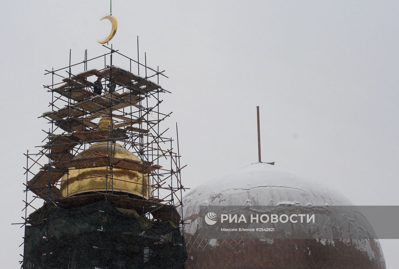 Возведение полумесяца на минарет Московской Соборной мечети