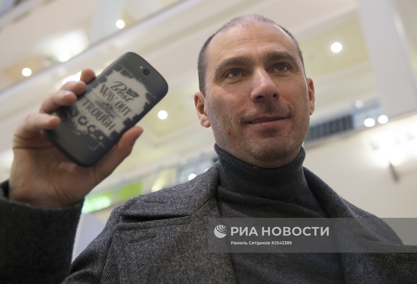 Старт продаж YotaPhone 2
