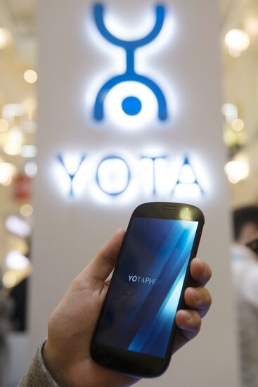 Старт продаж YotaPhone 2