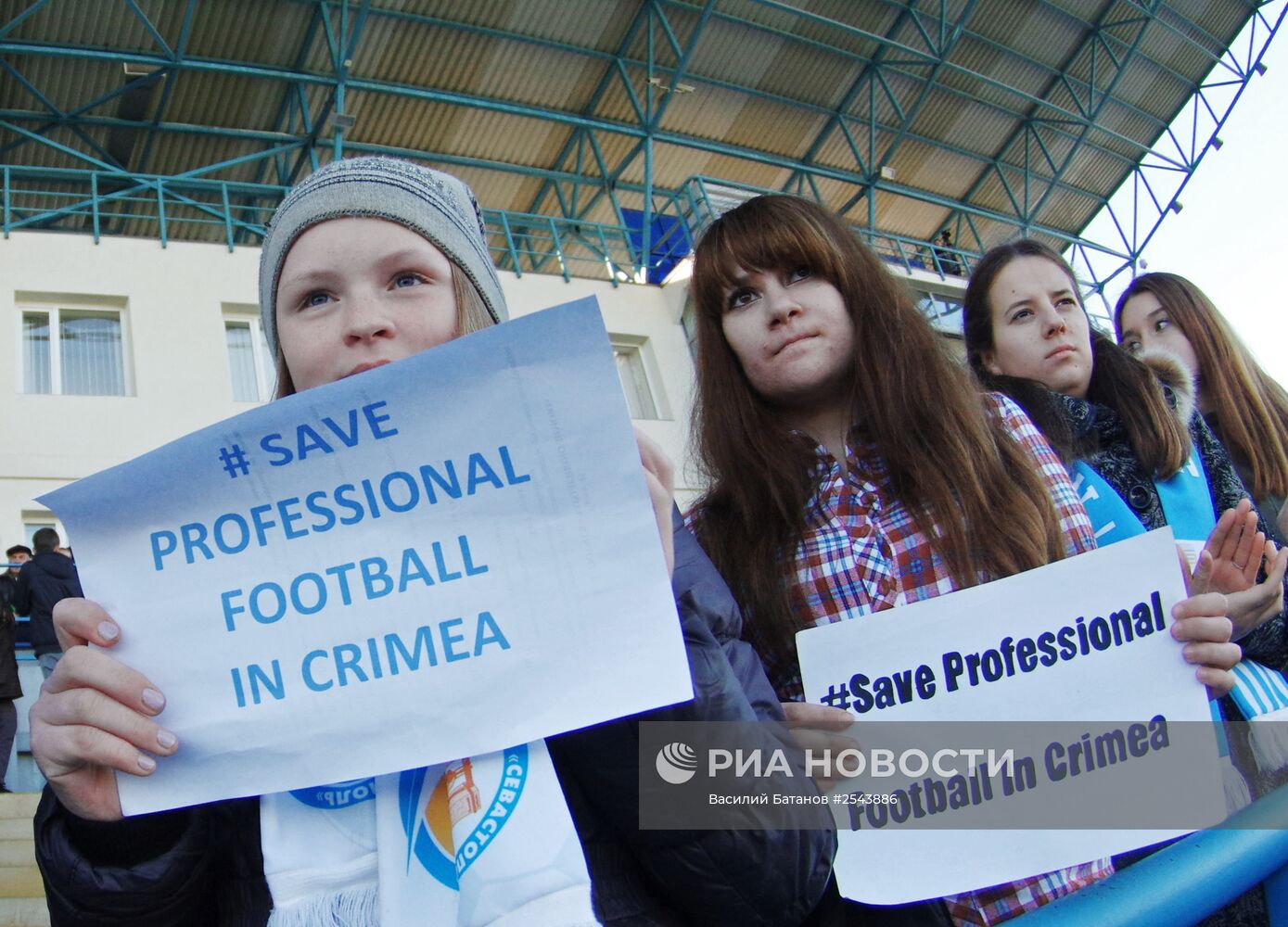 Болельщики клуба СКЧФ провели акцию против санкций УЕФА