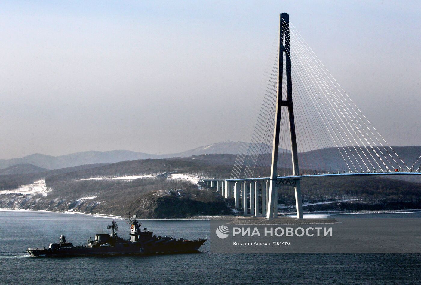 Торжественная церемония встречи гвардейского ракетного крейсера "Варяг"