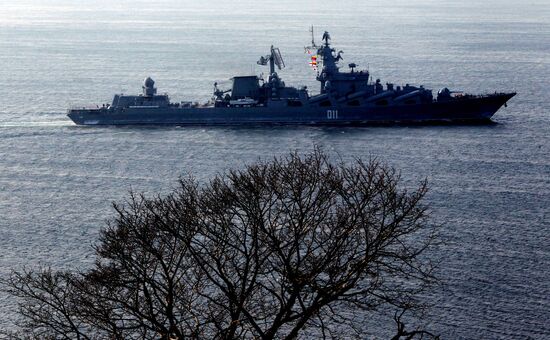 Торжественная церемония встречи гвардейского ракетного крейсера "Варяг"