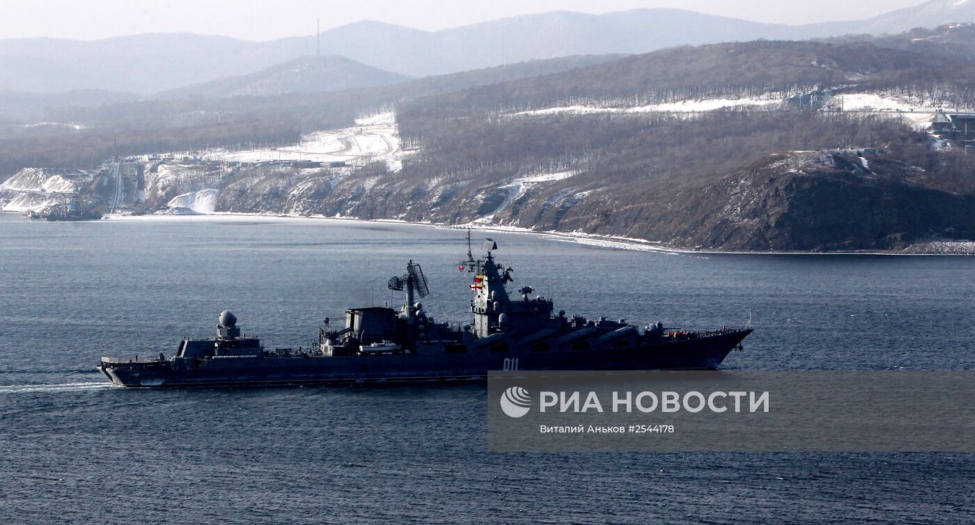 Торжественная церемония встречи гвардейского ракетного крейсера "Варяг"