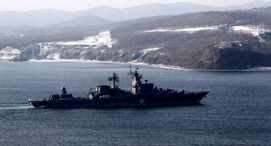 Торжественная церемония встречи гвардейского ракетного крейсера "Варяг"