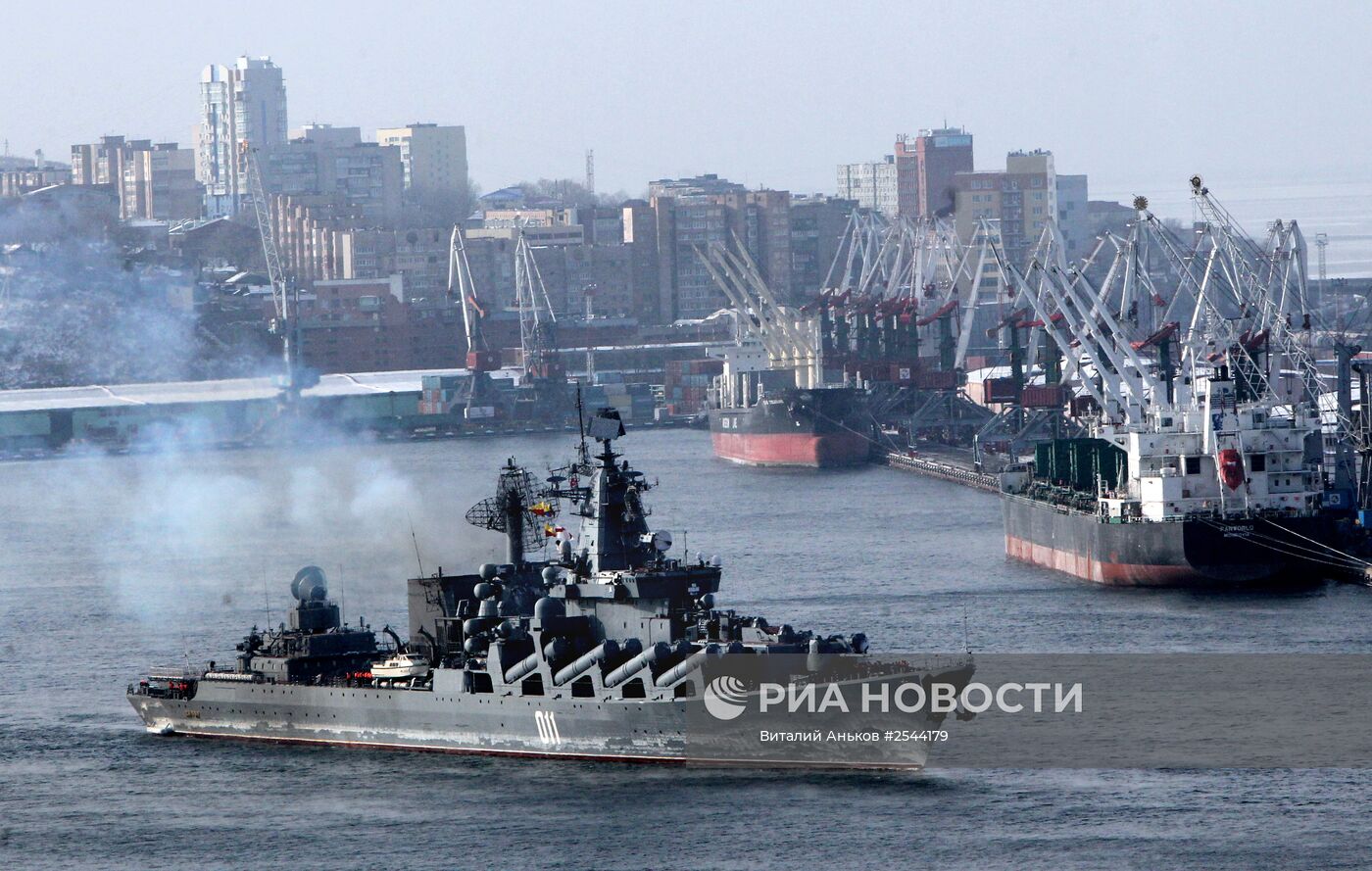 Торжественная церемония встречи гвардейского ракетного крейсера "Варяг"