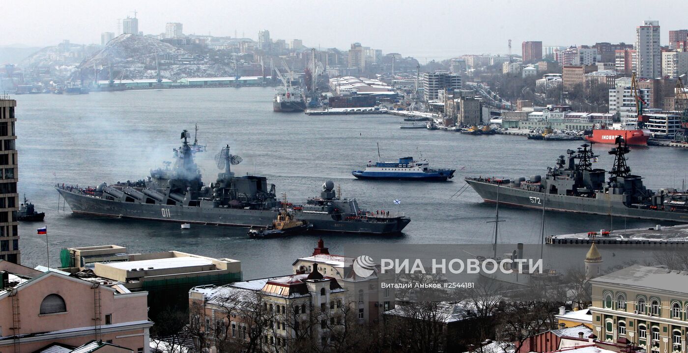 Торжественная церемония встречи гвардейского ракетного крейсера "Варяг"