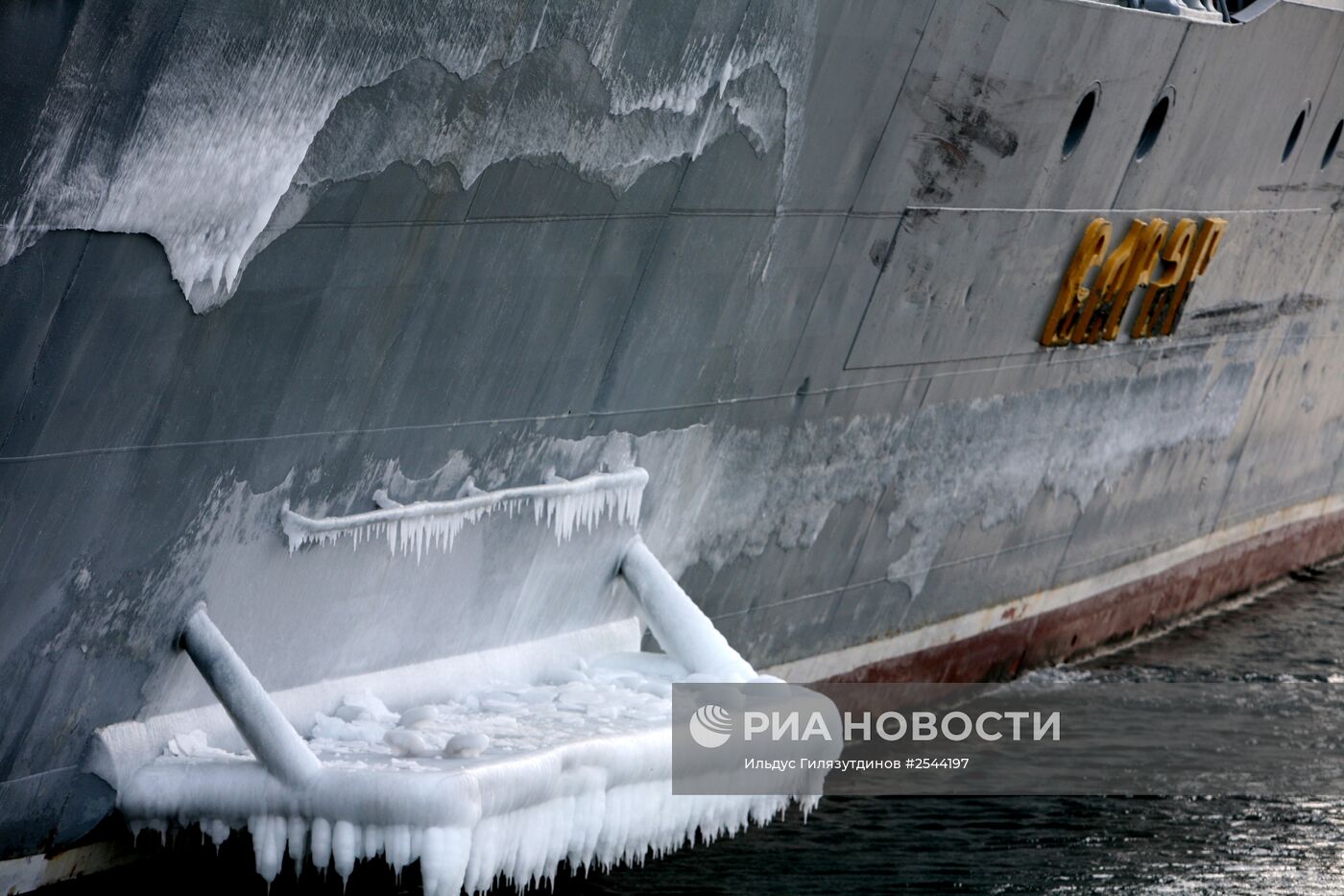 Торжественная церемония встречи гвардейского ракетного крейсера "Варяг"
