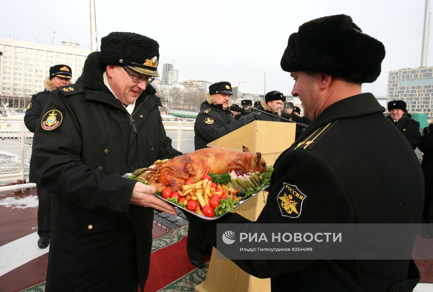 Торжественная церемония встречи гвардейского ракетного крейсера "Варяг"