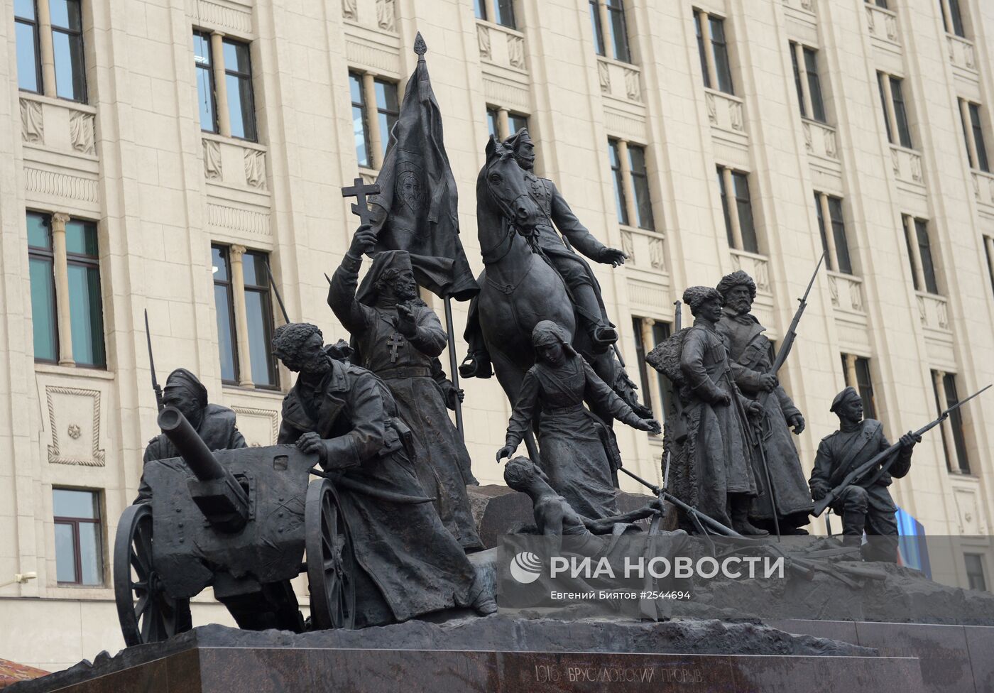 Открытие скульптурной композиции, посвященную памяти героев Первой мировой и Великой Отечественной войн