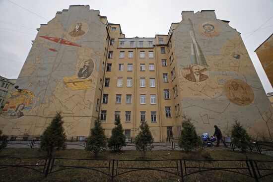 Живопись на стенах домов в Санкт-Петербурге