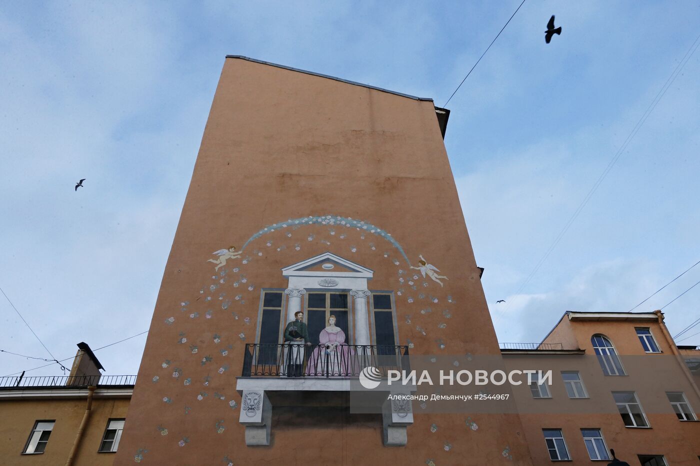 Живопись на стенах домов в Санкт-Петербурге