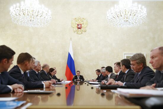 Д.Медведев провел совещание с представителями финансово-экономического блока правительства