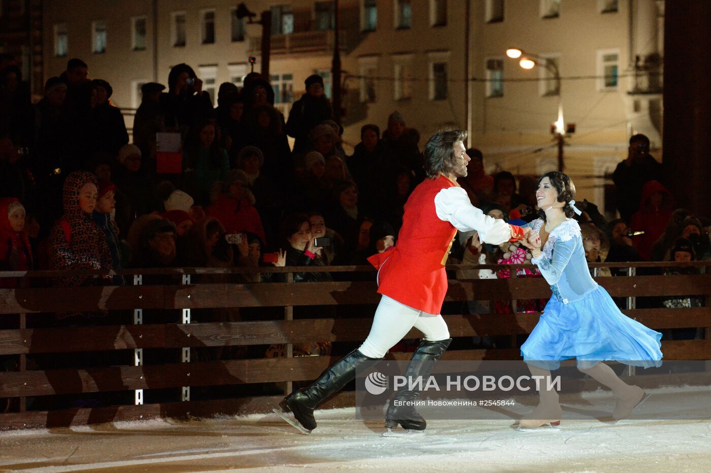 Ледовое шоу "Щелкунчик" в рамках фестиваля "Путешествие в Рождество"