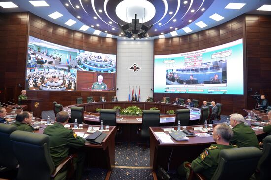 В.Путин провел расширенное заседание Коллегии министерства обороны РФ