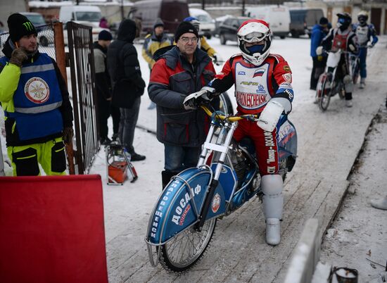 Полуфинал личного чемпионата России по мотогонкам на льду