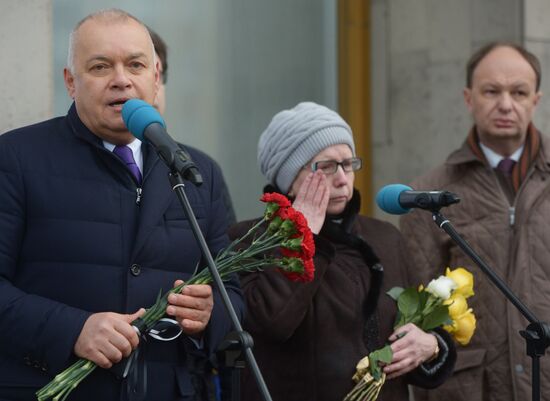 Открытие мемориальной доски в память об Андрее Стенине