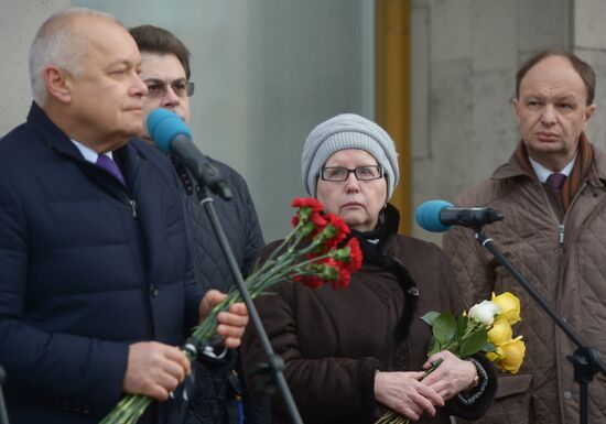 Открытие мемориальной доски в память об Андрее Стенине