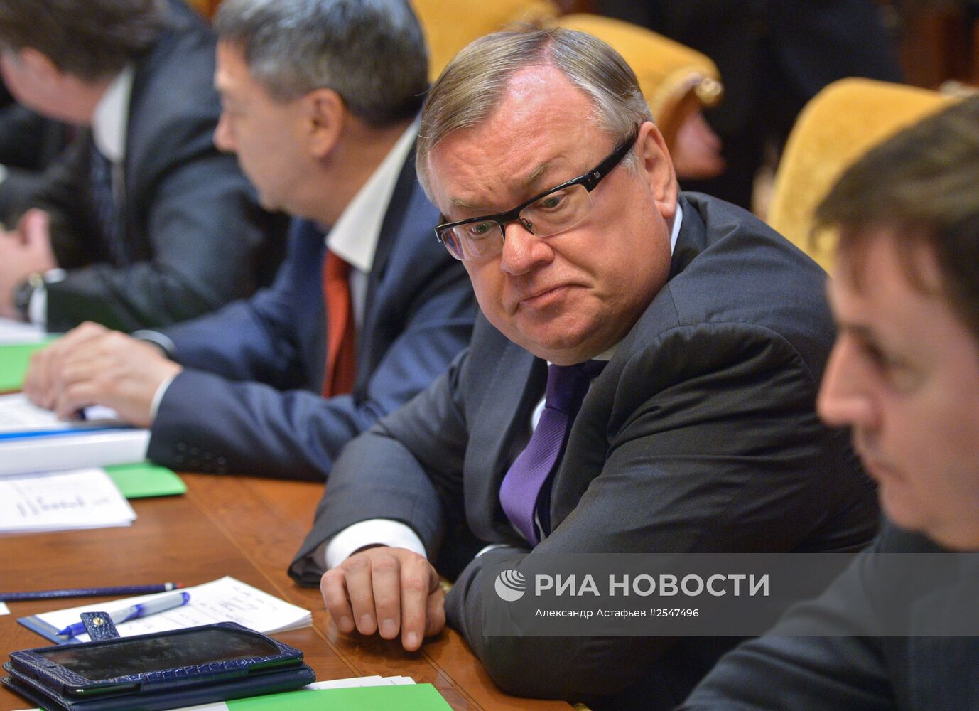 Д.Медведев провел совещание по ситуации в банковском секторе