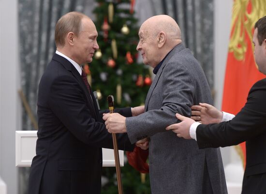 В.Путин вручил в Кремле государственные награды