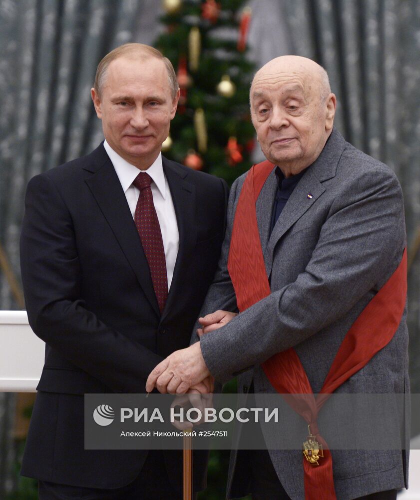 В.Путин вручил в Кремле государственные награды