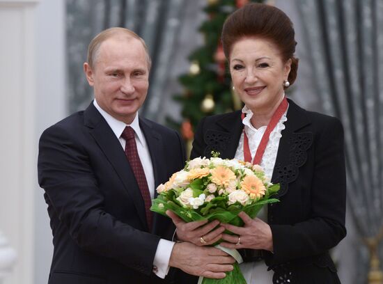 В.Путин вручил в Кремле государственные награды