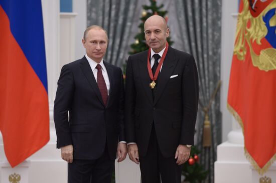 В.Путин вручил в Кремле государственные награды