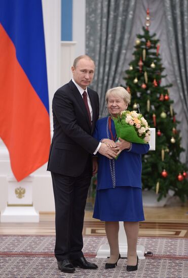 В.Путин вручил в Кремле государственные награды