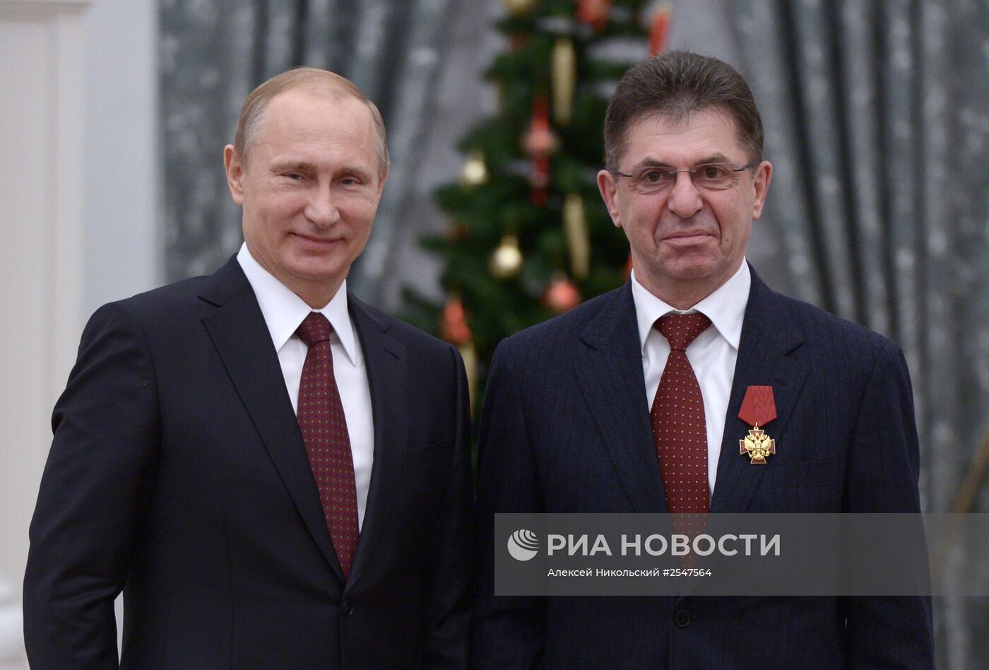 В.Путин вручил в Кремле государственные награды