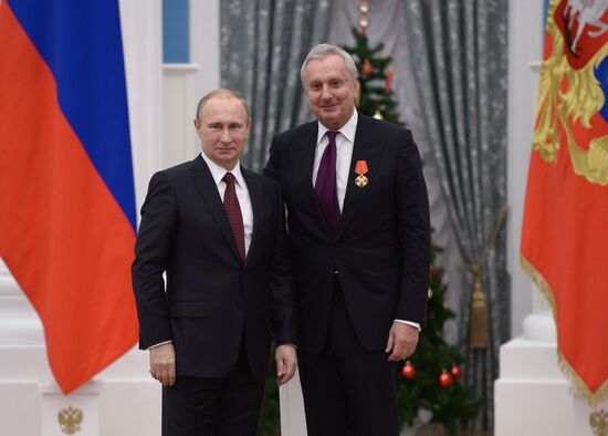 В.Путин вручил в Кремле государственные награды