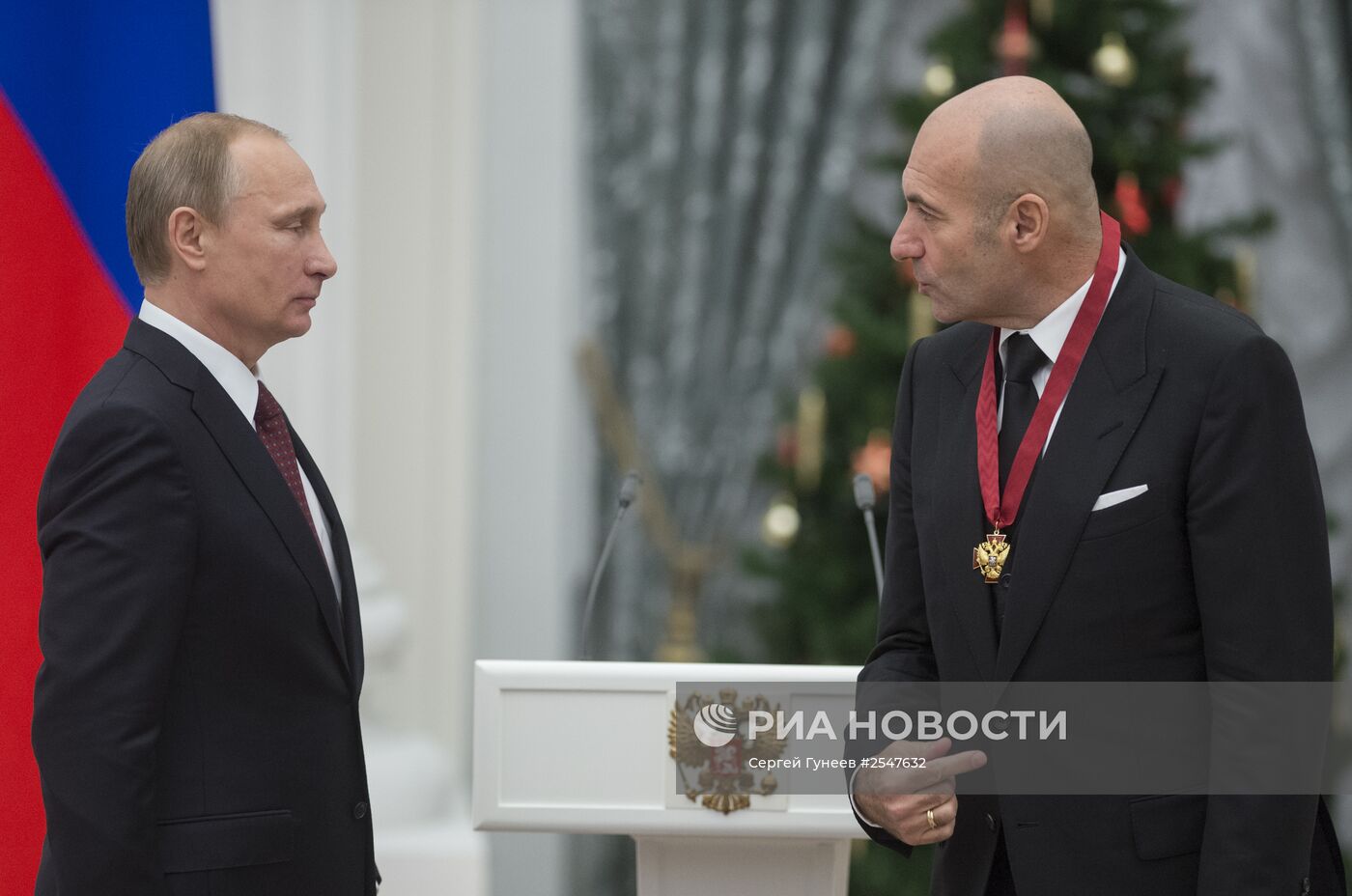 В.Путин вручил в Кремле государственные награды