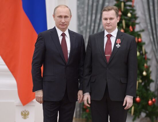 В.Путин вручил в Кремле государственные награды