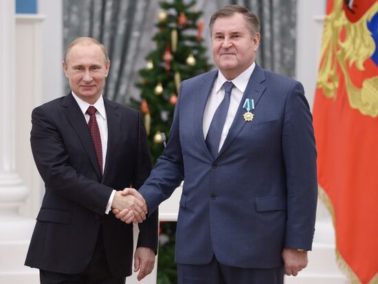 В.Путин вручил в Кремле государственные награды